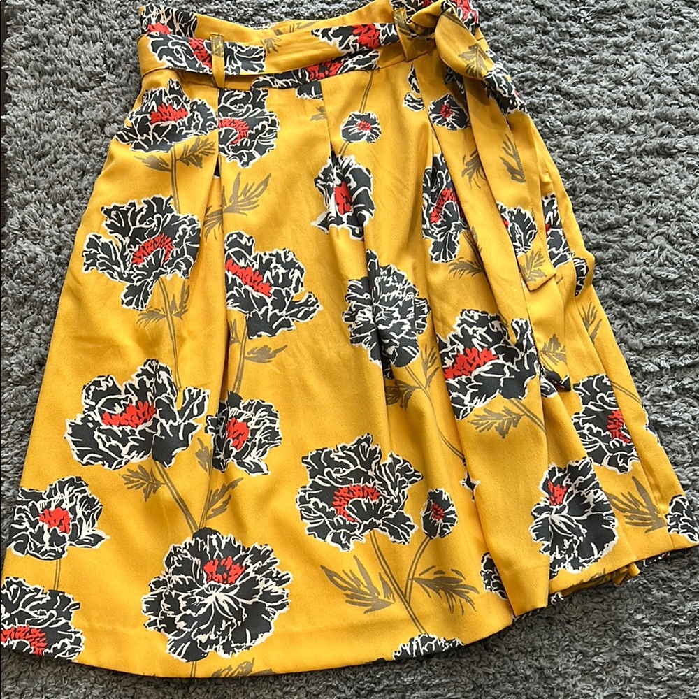 Banana Republic gold skirt